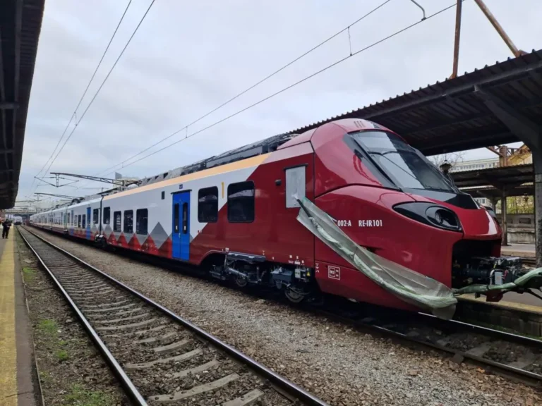 Primul tren cumpărat de România în ultimii 20 de ani va intra în circulaţie cu călători pe 20 noiembrie