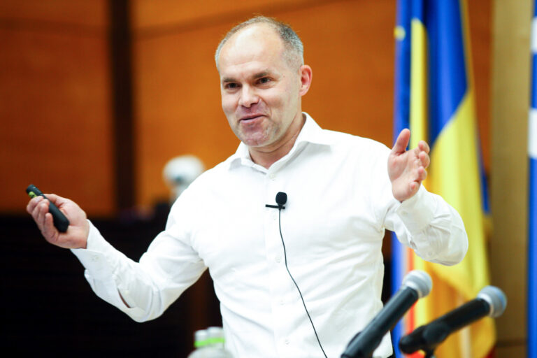 Daniel Funeriu şi-a depus candidatura, ca independent, la alegerile prezidenţiale