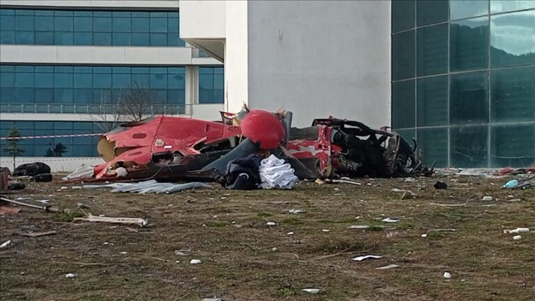 Patru morţi după ce un elicopter a lovit clădirea unui spital în Turcia în timpul decolării
