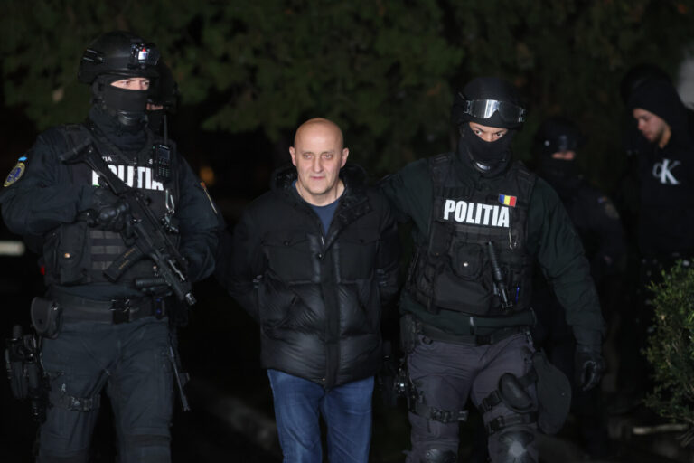Cine e Horațiu Potra, mercenarul lui Călin Georgescu, reținut de poliție după ce s-au găsit arme la el în maşină / Listă neagră de jurnaliști și plan de intervenție violentă în proteste anti-Georgescu