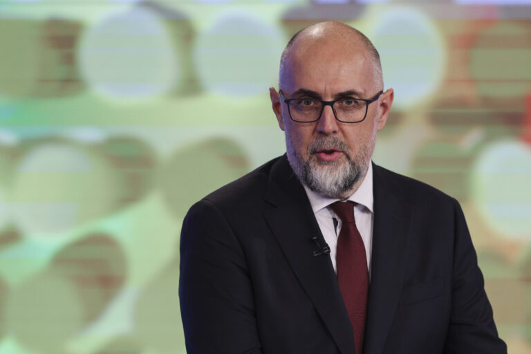 Kelemen Hunor: Parlamentarii UDMR vor sta în bancă la moțiunea de cenzură și vor spune „prezent, nu votez”