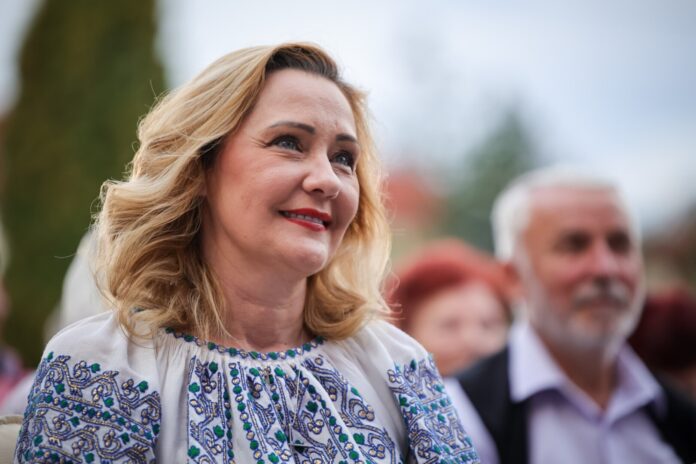 Mircea Cărtărescu îndeamnă românii să o voteze pe Elena Lasconi: De două sute de ani visăm să fim în Europa! Nu putem vota acum să ieşim!
