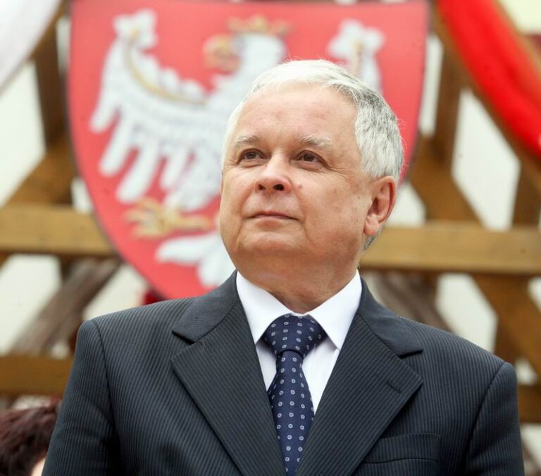 Parlamentul i-a ridicat imunitatea liderului opoziţiei poloneze, Lech Kaczynski, acuzat de agresiune