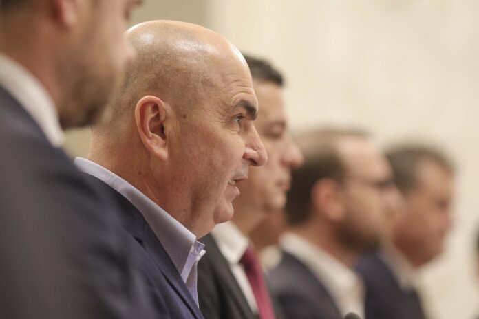 Reprezentanti ai PSD, PNL, USR, UDMR si ai minoritatilor nationale fac declaratii de presa la finalul unei sedinte avute la Palatul Parlamentului, in Bucuresti, 4 decembrie 2024. Inquam Photos / Octav Ganea