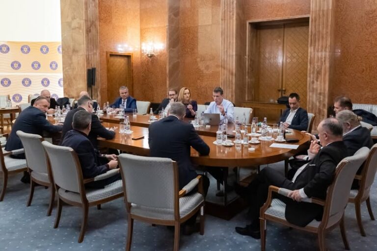Negocieri pentru formarea Guvernului: Noul Executiv ar urma să aibă maximum 16 ministere. Numărul secretarilor de stat, redus substanţial