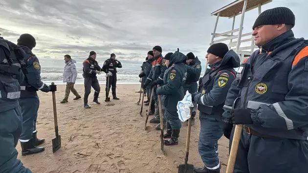 TASS: Pata de petrol scursă în strâmtoarea Kerci a ajuns pe coasta Mării Azov, în Ucraina ocupată