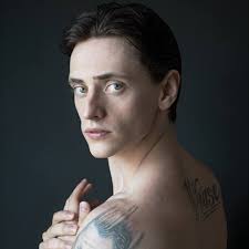 Balerinul ucrainean Serghei Polunin, care şi-a tatuat pe piept portretul lui Putin, anunţă că pleacă din Rusia