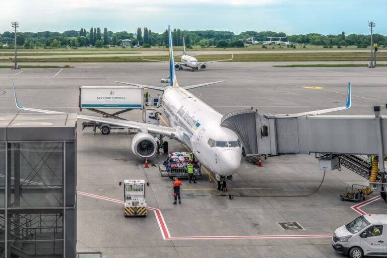 Trei sferturi dintre aeroporturile civile ale Ucrainei, grav avariate