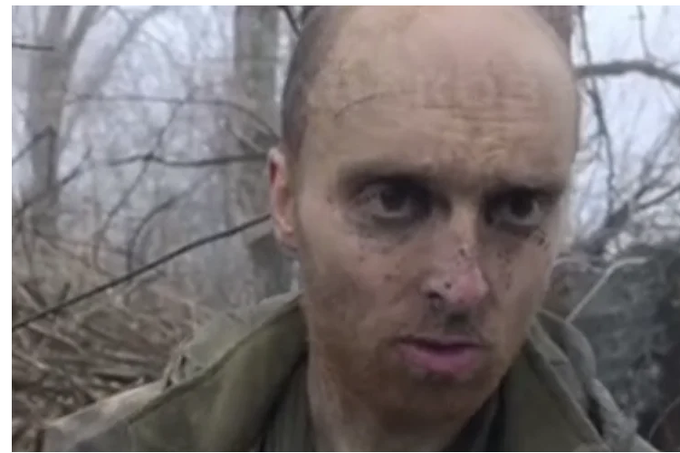 The Guardian: Un australian care luptă pentru Ucraina apare capturat şi interogat de ruşi într-o înregistrare video