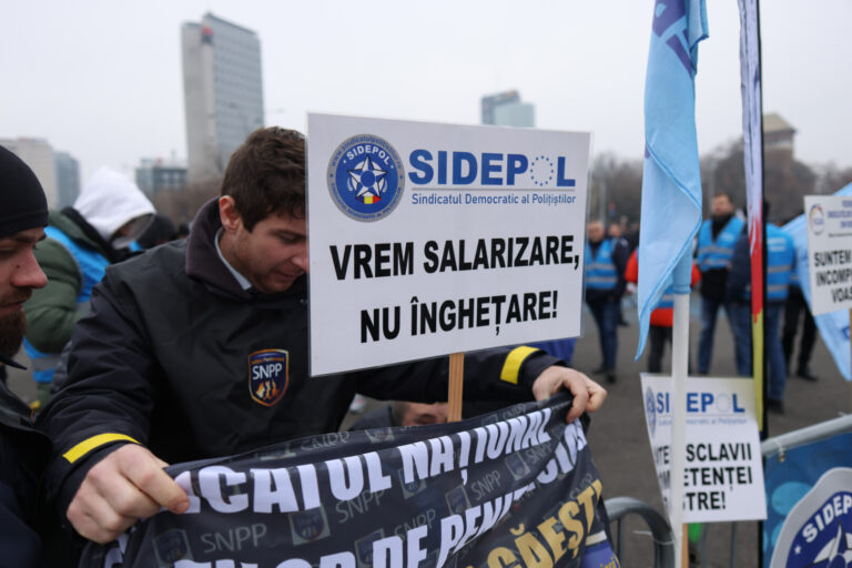 Proteste faţă de Ordonanţa trenuleţ: Sindicaliștii din educație și energie, studenții, angajații din penitenciare și polițiștii ies în stradă