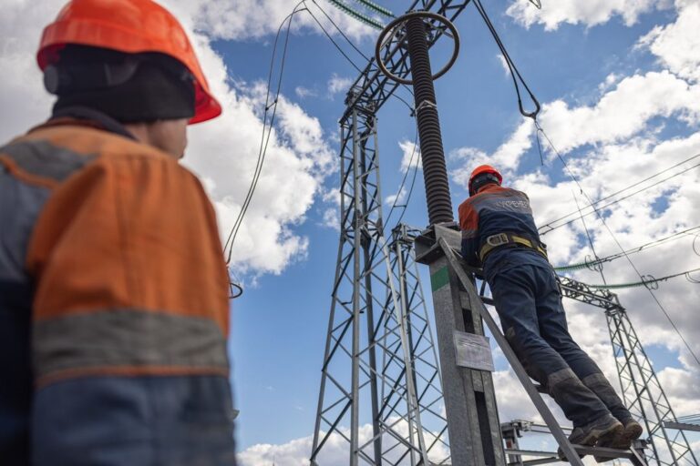 „Cadou” rusesc de Crăciun. „Inamicul încearcă să distrugă reţeaua electrică din regiune”