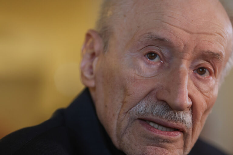 Victor Rebengiuc, amenințat „cu topoare în cap” de susținătorii lui Călin Georgescu / Profesor universitar: Trebuie să oprim acest tramvai al demenţei extremiste