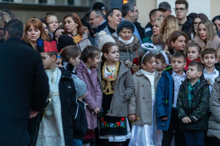 Creştinii ortodocşi de rit vechi sărbătoresc astăzi Crăciunul