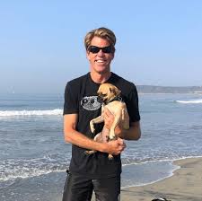 Înotătorul american Gary Hall Jr. a pierdut zece medalii olimpice în incendiile care devastează oraşul Los Angeles