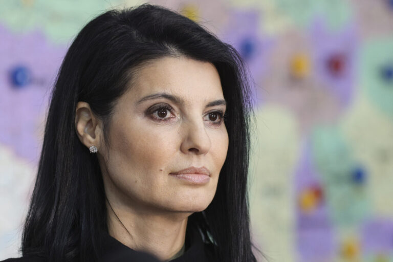 Lavinia Șandru și-a depus candidatura la prezidențiale