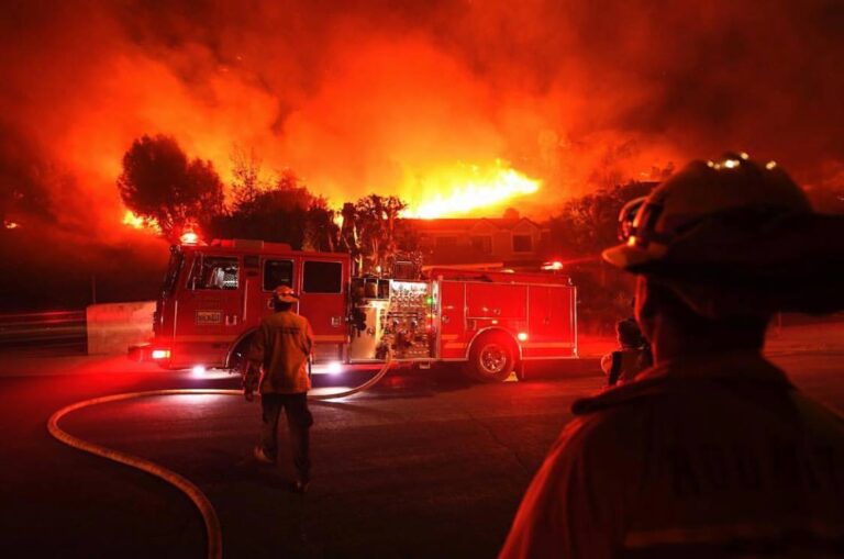 Lady Gaga, Joni Mitchell, Stevie Nicks şi alţi artişti vor cânta la concertele FireAid pentru victimele incendiilor din California