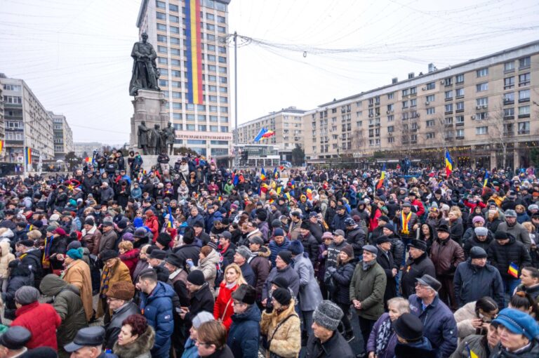 Alexandru Muraru: Pentru prima dată după 1989, Biserica este batjocorită de extremiştii adunaţi în Piaţa Unirii din Iaşi