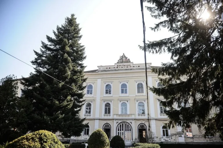 Un infirmier de la Spitalul de Psihiatrie Sibiu, condamnat la 18 ani de închisoare pentru violarea a patru paciente