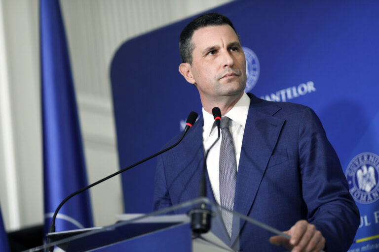 Ministrul Finanțelor a cerut demiterea directorilor de la Salrom și Apele Române