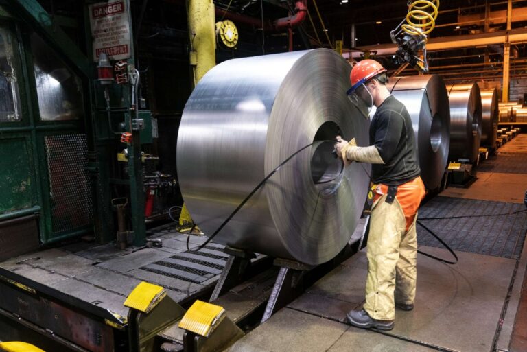 Preşedintele Biden blochează preluarea US Steel de către Nippon Steel din Japonia, invocând securitatea naţională