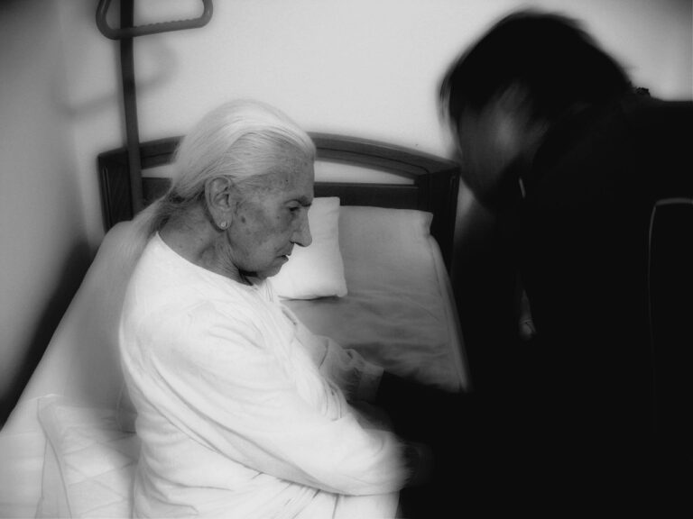 Un gaz natural reduce neurodegenerarea. Încep testele pe om pentru un nou tratament în Alzheimer