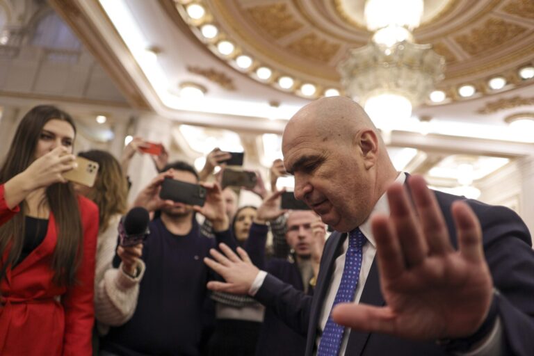Senatul a adoptat reorganizarea instituţiei / Bolojan: Din experienţă, vă asigur că şi această instituţie va funcţiona cel puţin la fel de bine, dar cu un personal calculat corect