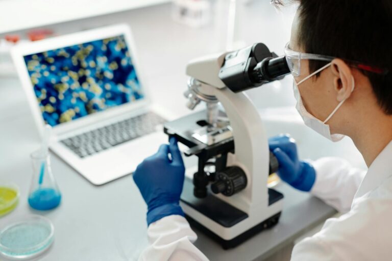 Universitatea de Medicină și Farmacie „Iuliu Hațieganu” Cluj Napoca participă ca partener în proiectul ROGEN pentru dezvoltarea cercetării genomice în România