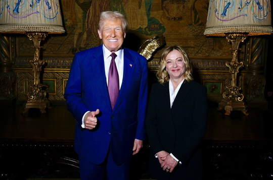 AFP: Meloni, „o femeie fantastică” care „a cucerit Europa”, primită de Trump la reședința din Florida