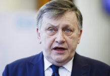 Crin Antonescu, despre Congresul PNL: Atâta impostură, atâta neruşinare, atâta josnicie şi, într-un cuvânt, atâta trădare n-am văzut niciodată