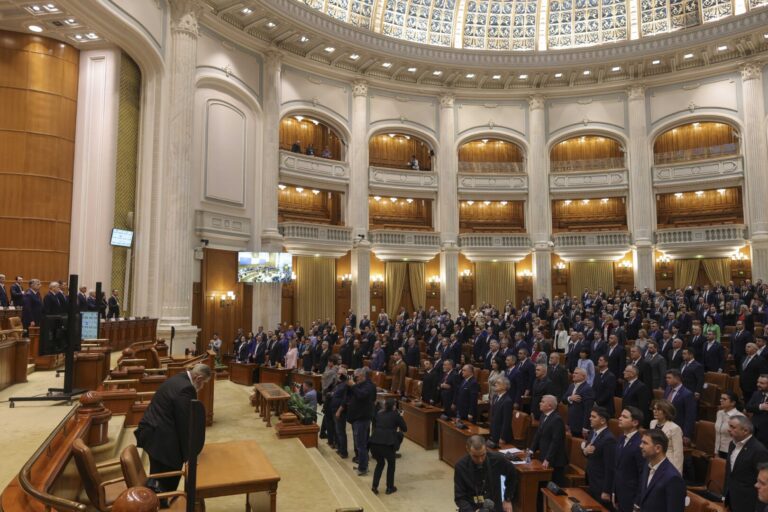 Moţiunea de cenzură împotriva Guvernului Bolojan a picat, în Parlament, cu doar 134 de voturi favorabile. Pentru ca Guvernul să fie demis, erau necesare 233 de voturi ”pentru”