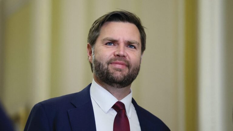 JD Vance afirmă că moartea femeii împuşcate de agenţi de imigrare la Minneapolis este „o tragedie provocată de ea însăşi”