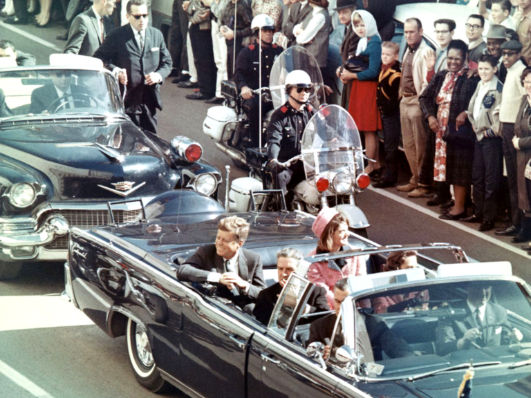 Peste 2.400 de documente privind asasinarea lui John F. Kennedy, descoperite de FBI