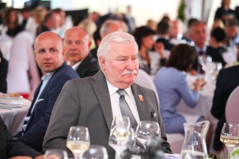 Lech Walesa, laureat al Premiului Nobel pentru Pace, îi îndeamnă pe cubanezi să „profite” de Trump pentru a face o schimbare