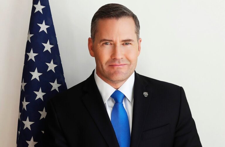 Mike Waltz: Kievul trebuie să-și controleze criticile la adresa Washingtonului și să semneze acordul propus de acesta asupra resurselor minerale ucrainene, în timp ce SUA încearcă să obțină un acord de pace cu Rusia acceptabil pentru toate părțile