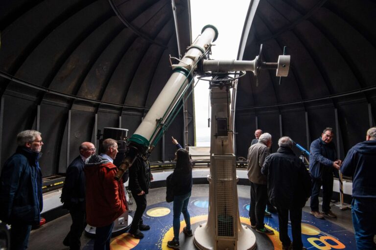 VIDEO | Pasionații de astronomie se pregătesc să asiste la o rară aliniere de planete