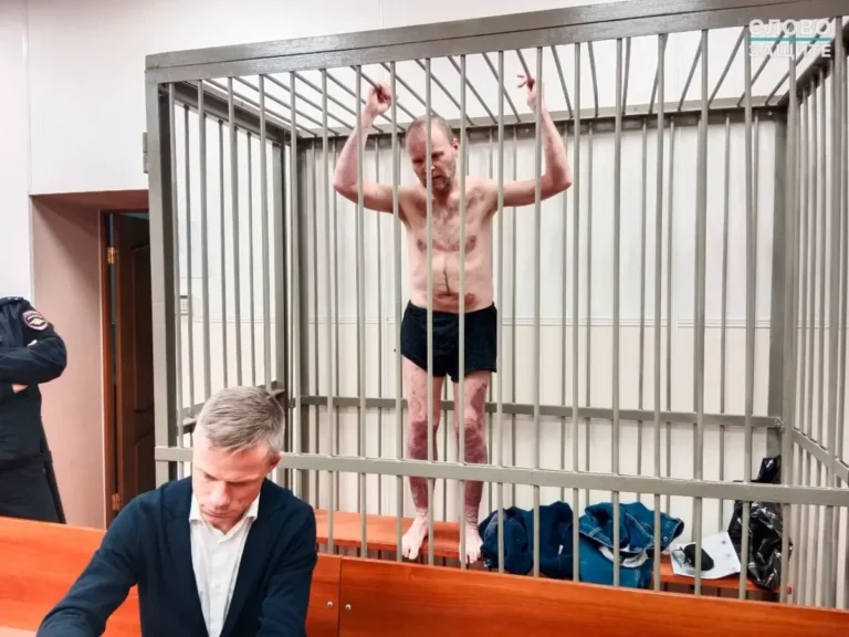 FOTO | Imagine-icoană din Rusia creștină și blajină. Un saxofonist grav bolnav a primit 6 ani de închisoare pentru postări anti-război