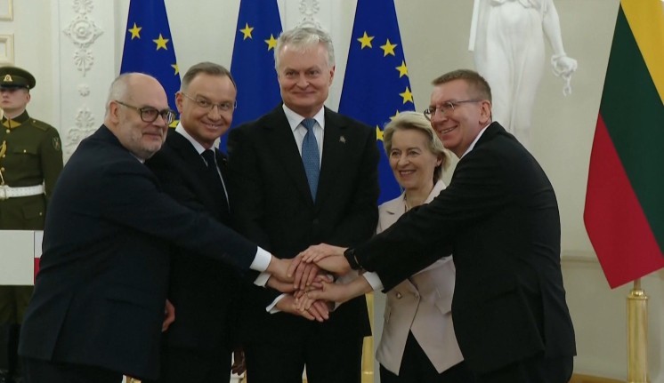 Ţările baltice s-au conectat „cu succes” la reţeaua electrică europeană. Ursula von der Leyen: „Tăiem ultimele legături rămase cu Rusia. Este o zi istorică”