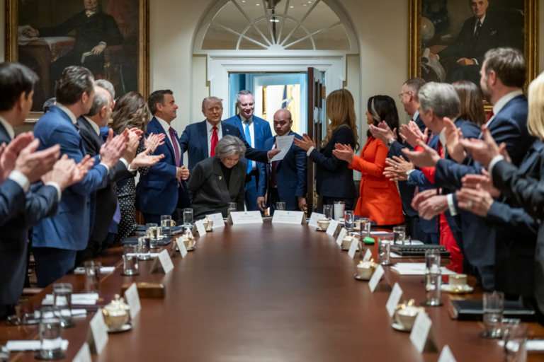 Reuters: Cum a decurs prima reuniune a cabinetului Trump la Casa Albă