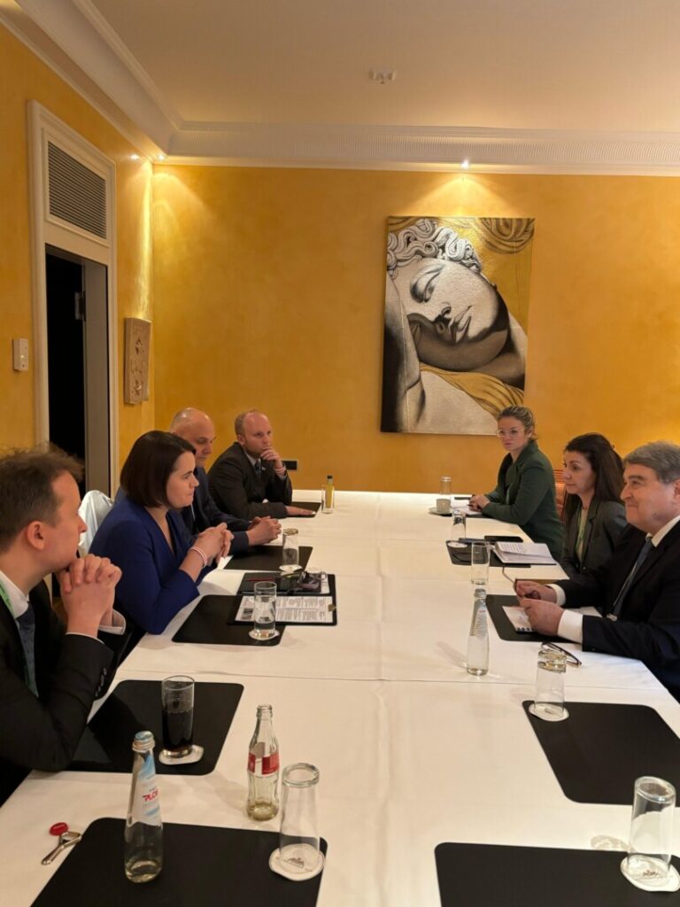 Hurezeanu la Munchen. Întrevederi cu omologii din Belgia, Bulgaria, Turcia, Egipt, cu liderul opoziţiei belaruse, cu veterani ucraineni şi rude ale unor ostatici israelieni