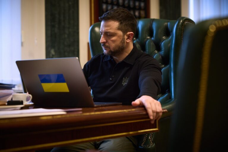 Zelenski, după convorbirea cu Trump: „Am avut o discuţie lungă şi substanţială” / Președintele ucrainean anunță că luni se deplasează la Washington