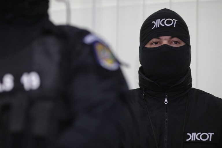 17 percheziţii într-un dosar privind coruperea alegătorilor / Sunt vizați influenceri care l-au promovat pe Călin Georgescu
