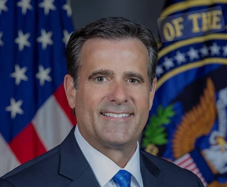 Directorul CIA confirmă că Trump a ordonat o ”pauză” în transferurile de informații militare către Ucraina