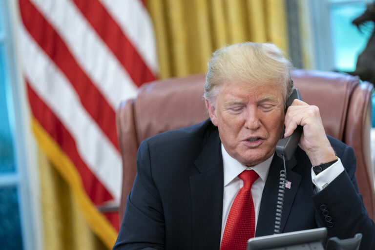 Donald Trump, discuție telefonică surpriză cu un aliat apropiat al lui Putin