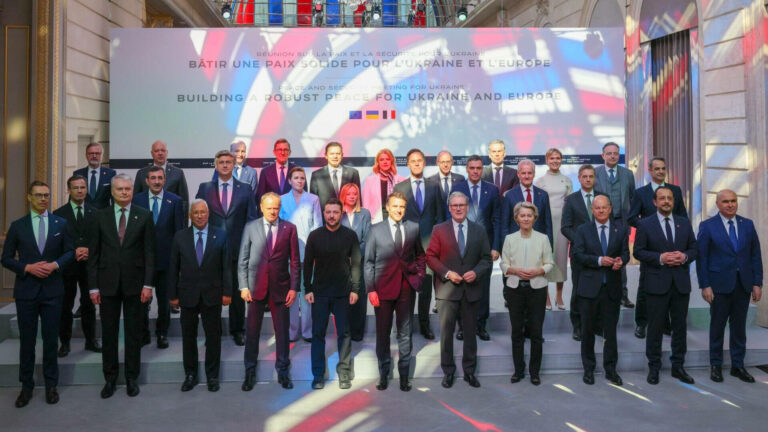 De la trimiterea de trupe la soluţii alternative. Discuţiile Europei despre securitatea Ucrainei / Rolul României