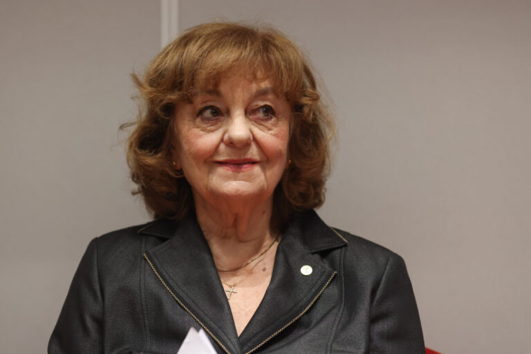 Ana Blandiana: Duminică, poporul român îşi va pune sufletul pe masă şi se va descoperi cu uimire pe el însuşi