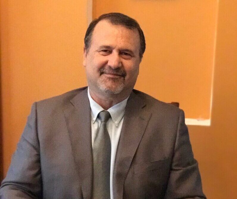 John Ion Banu, candidat la președinție, vrea ca toți românii să poarte armă pentru „apărarea lor și a democrației”