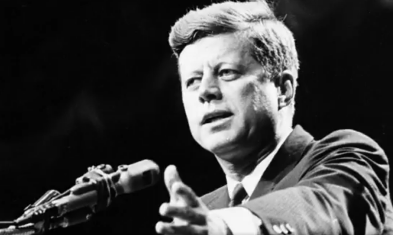 CIA admite, după decenii de negare, că un ofiţer de operaţiuni psihologice l-a monitorizat pe Lee Harvey Oswald, asasinul lui JFK