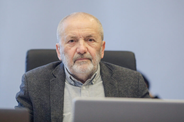 Mircea Toma, membru CNA: Atacul asupra României a început acum 8 ani. Firme finanţate de Moscova promovau medicaţie falsă. De fapt, se recolta o bază de date cu papagali