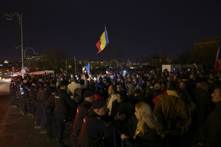 Protest al susţinătorilor lui Călin Georgescu, la sediul Curţii Constituţionale a României