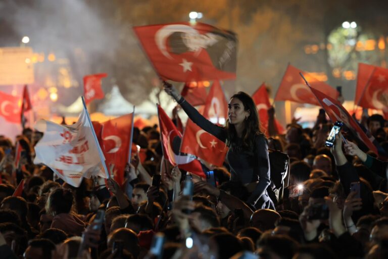 Peste 1.130 de persoane au fost reţinute în Turcia, printre care şi jurnalişti, după arestarea rivalului politic al lui Erdogan